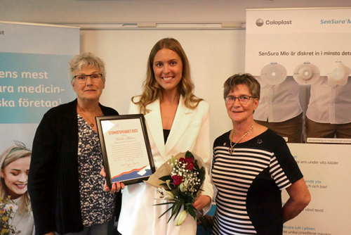 Från vänster: Charlotte Bygdemo Toytziaridis (ILCO:s ordförande), Matilda Ahdrian, Gunnel Brodin (ordförande ILCO Västerbotten)